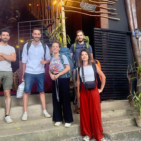 A Lounge Hostel And Cafe エッラ エクステリア 写真
