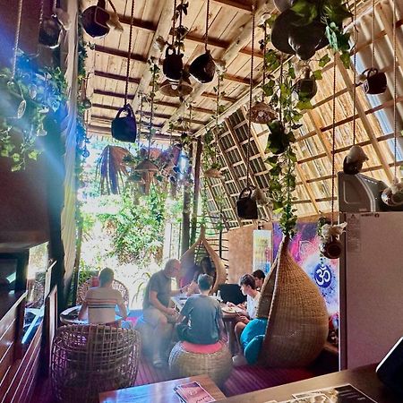 A Lounge Hostel And Cafe エッラ エクステリア 写真