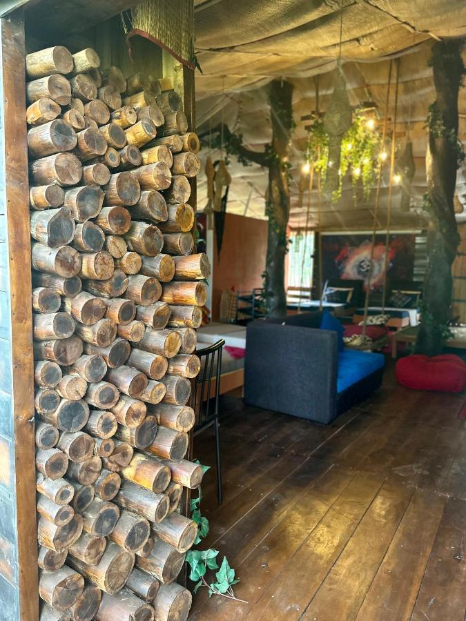 A Lounge Hostel And Cafe エッラ エクステリア 写真
