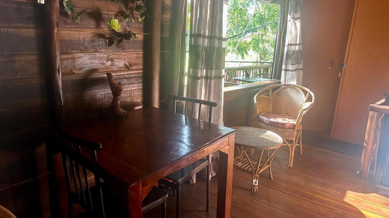 A Lounge Hostel And Cafe エッラ エクステリア 写真