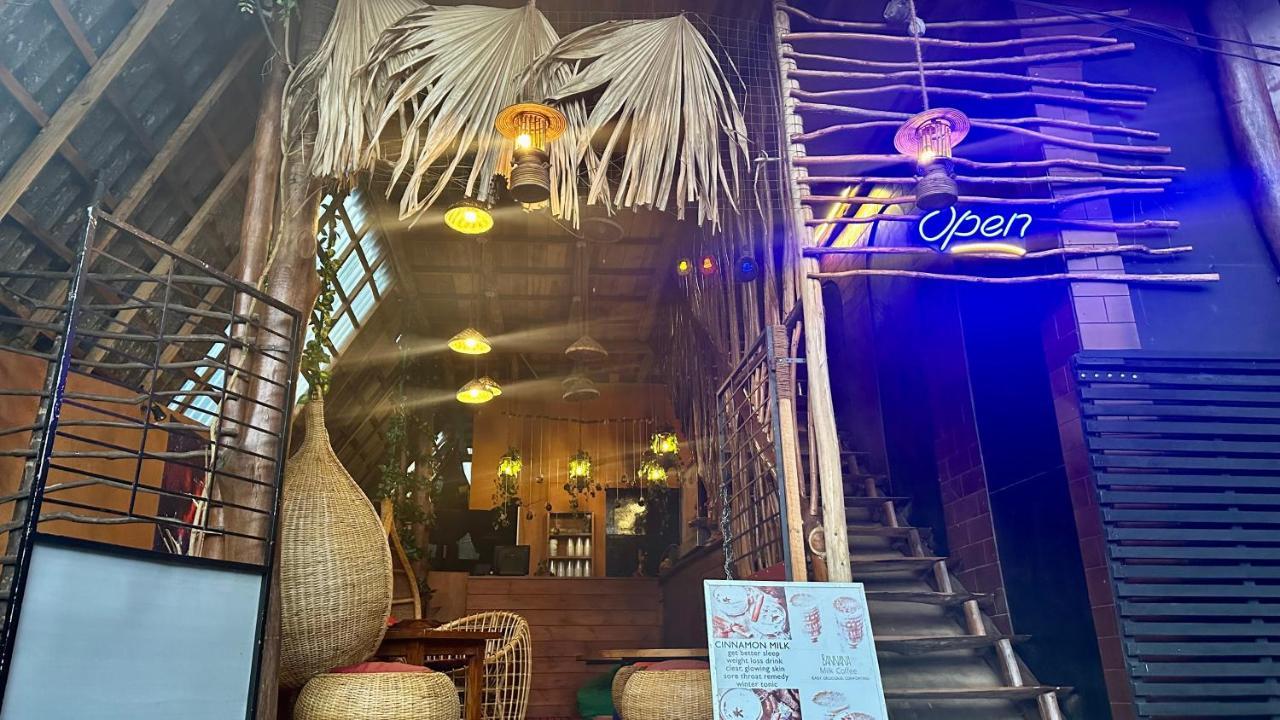 A Lounge Hostel And Cafe エッラ エクステリア 写真