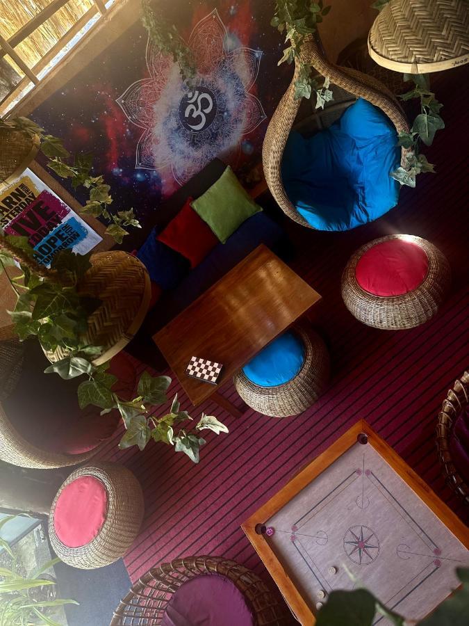 A Lounge Hostel And Cafe エッラ エクステリア 写真