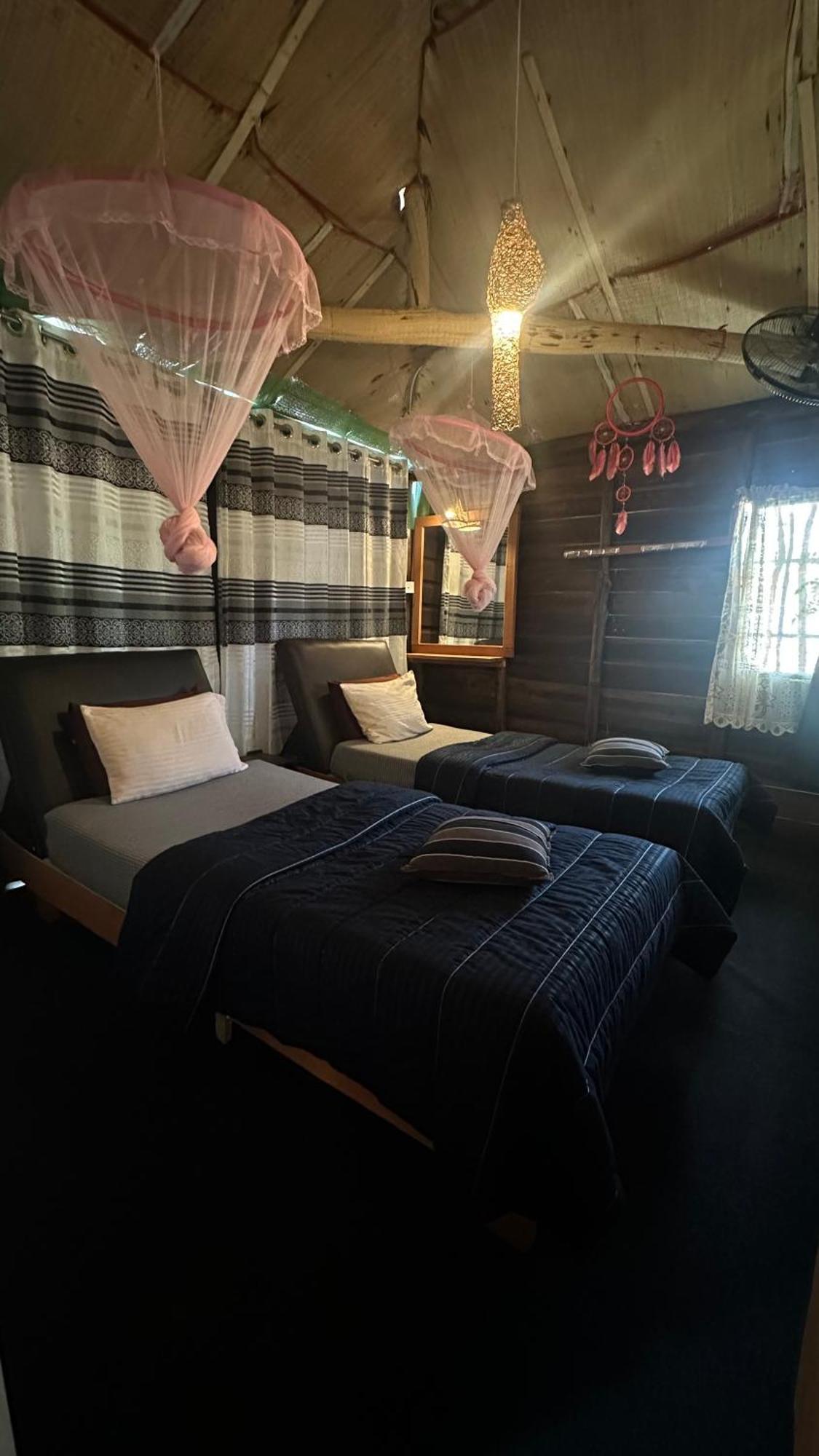 A Lounge Hostel And Cafe エッラ エクステリア 写真