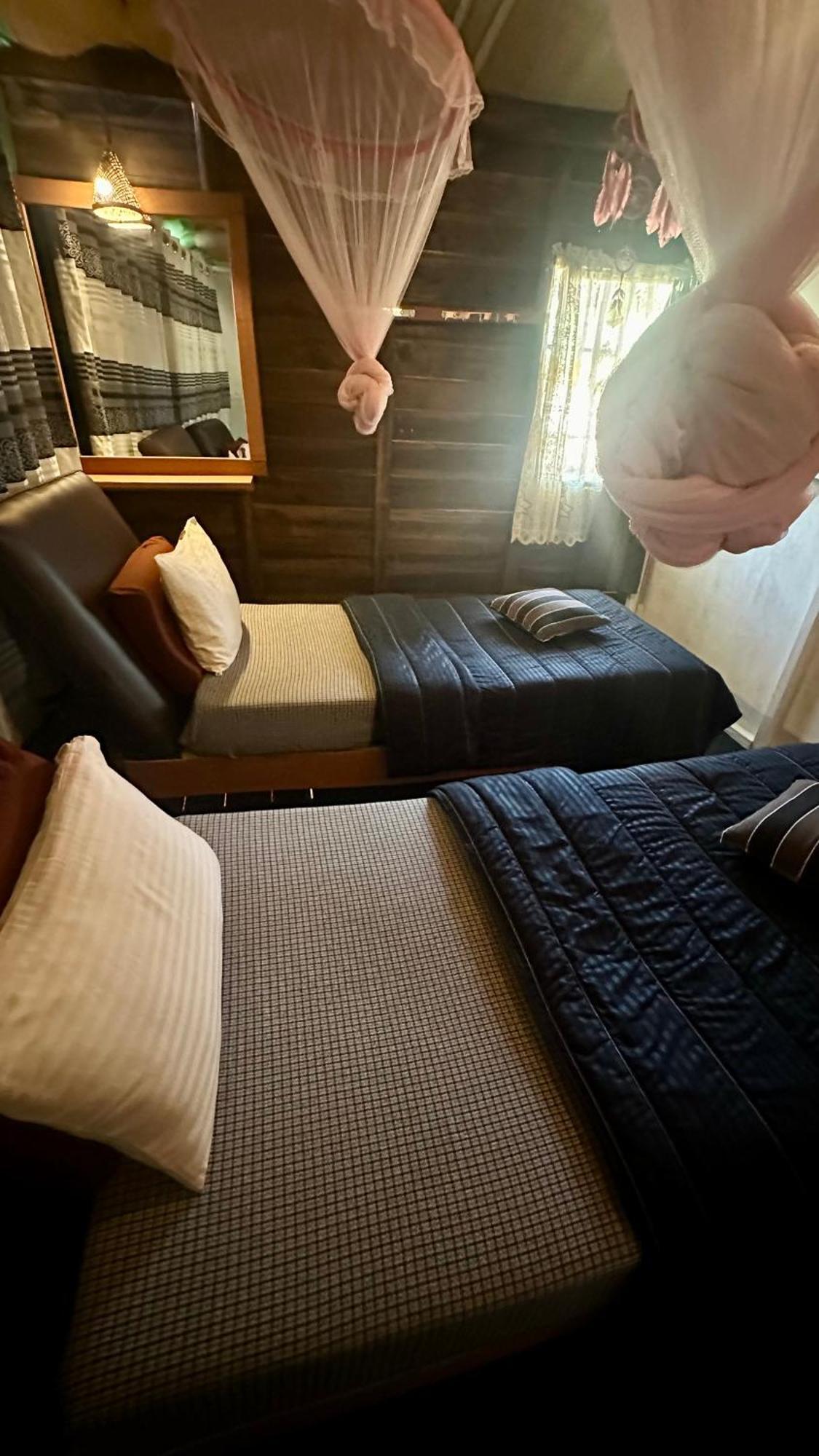 A Lounge Hostel And Cafe エッラ エクステリア 写真