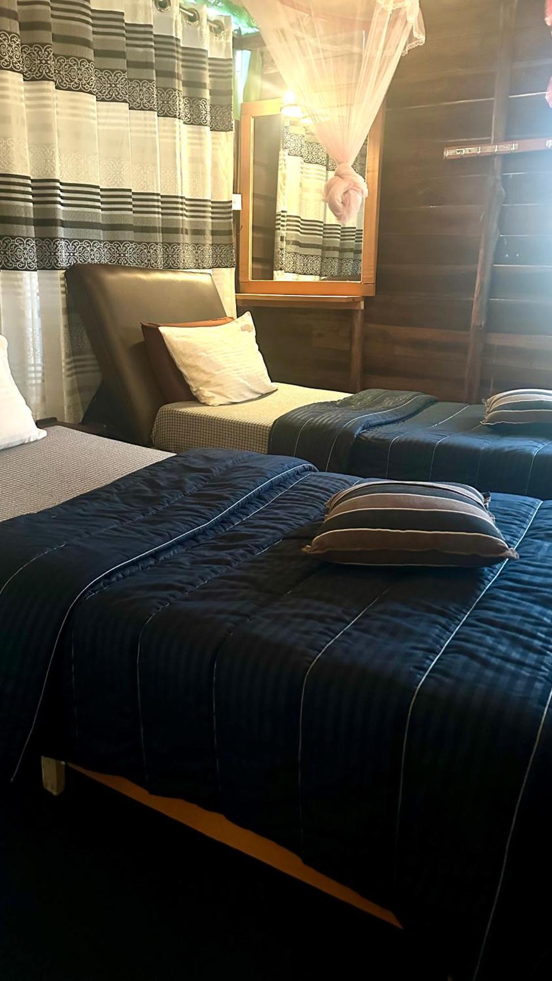 A Lounge Hostel And Cafe エッラ エクステリア 写真