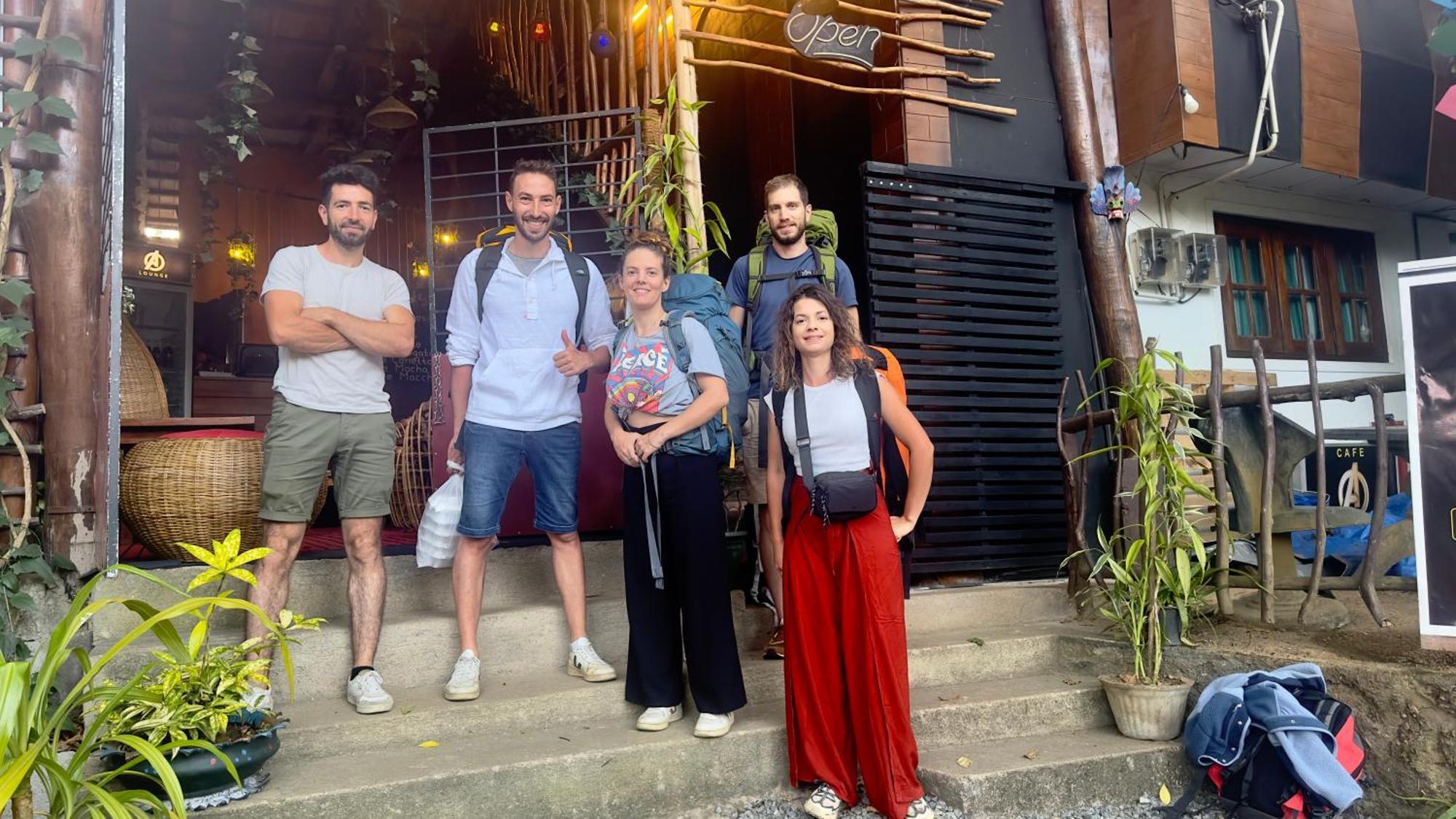 A Lounge Hostel And Cafe エッラ エクステリア 写真