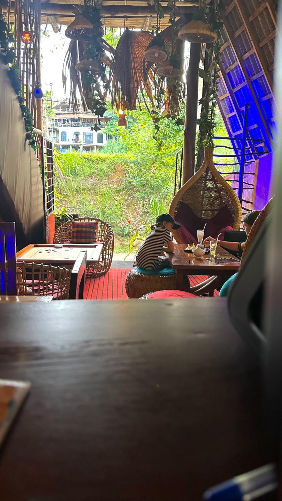 A Lounge Hostel And Cafe エッラ エクステリア 写真