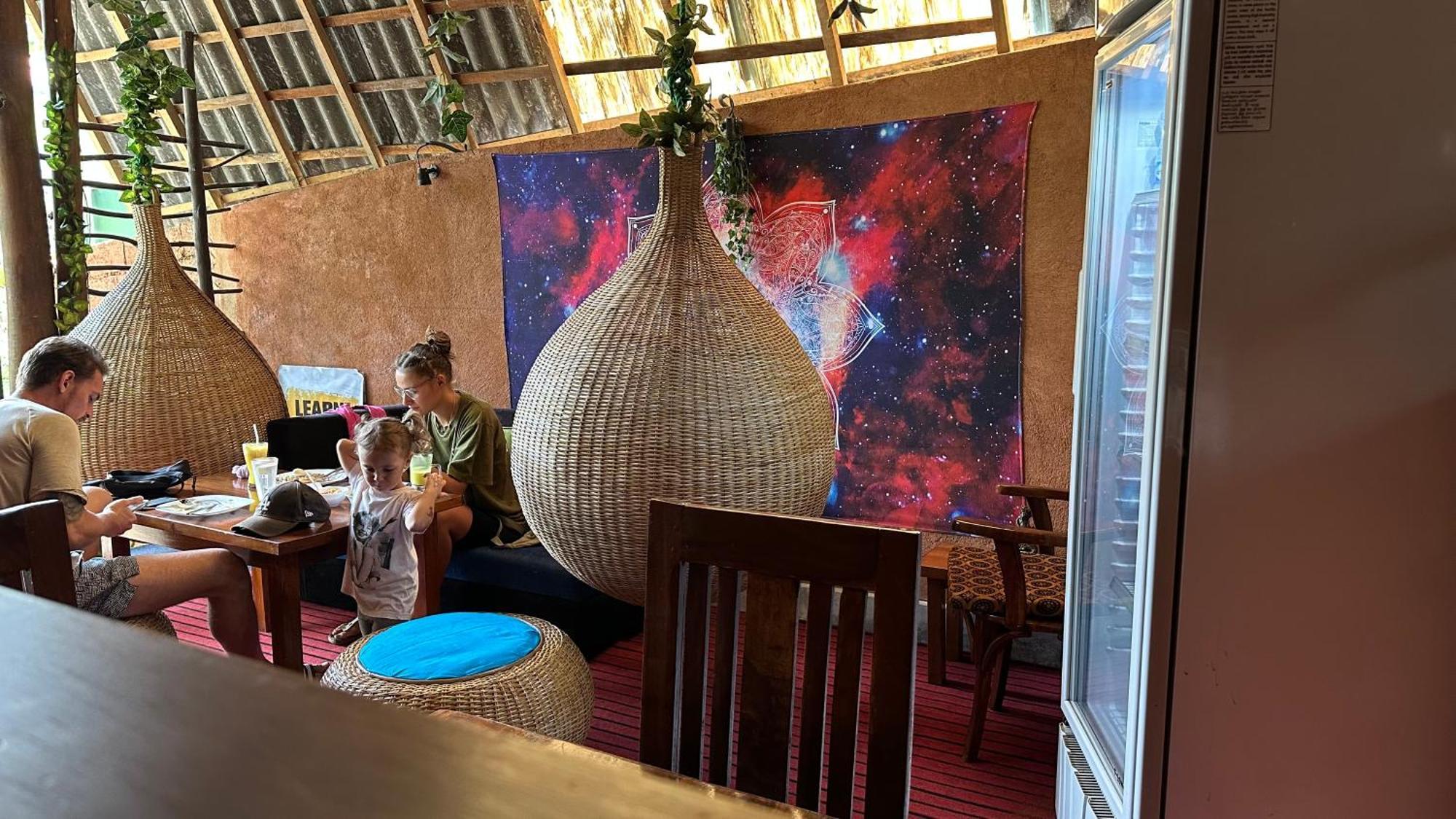 A Lounge Hostel And Cafe エッラ エクステリア 写真
