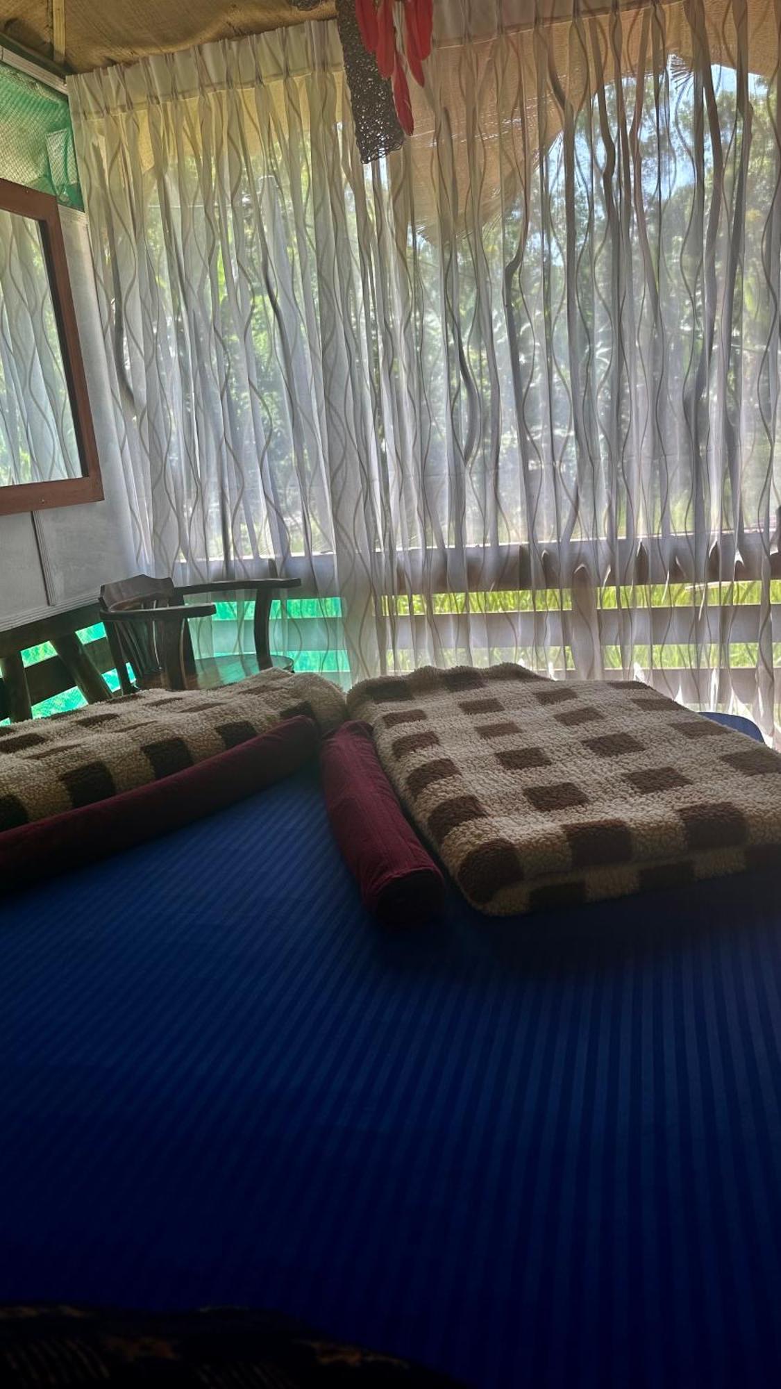 A Lounge Hostel And Cafe エッラ エクステリア 写真
